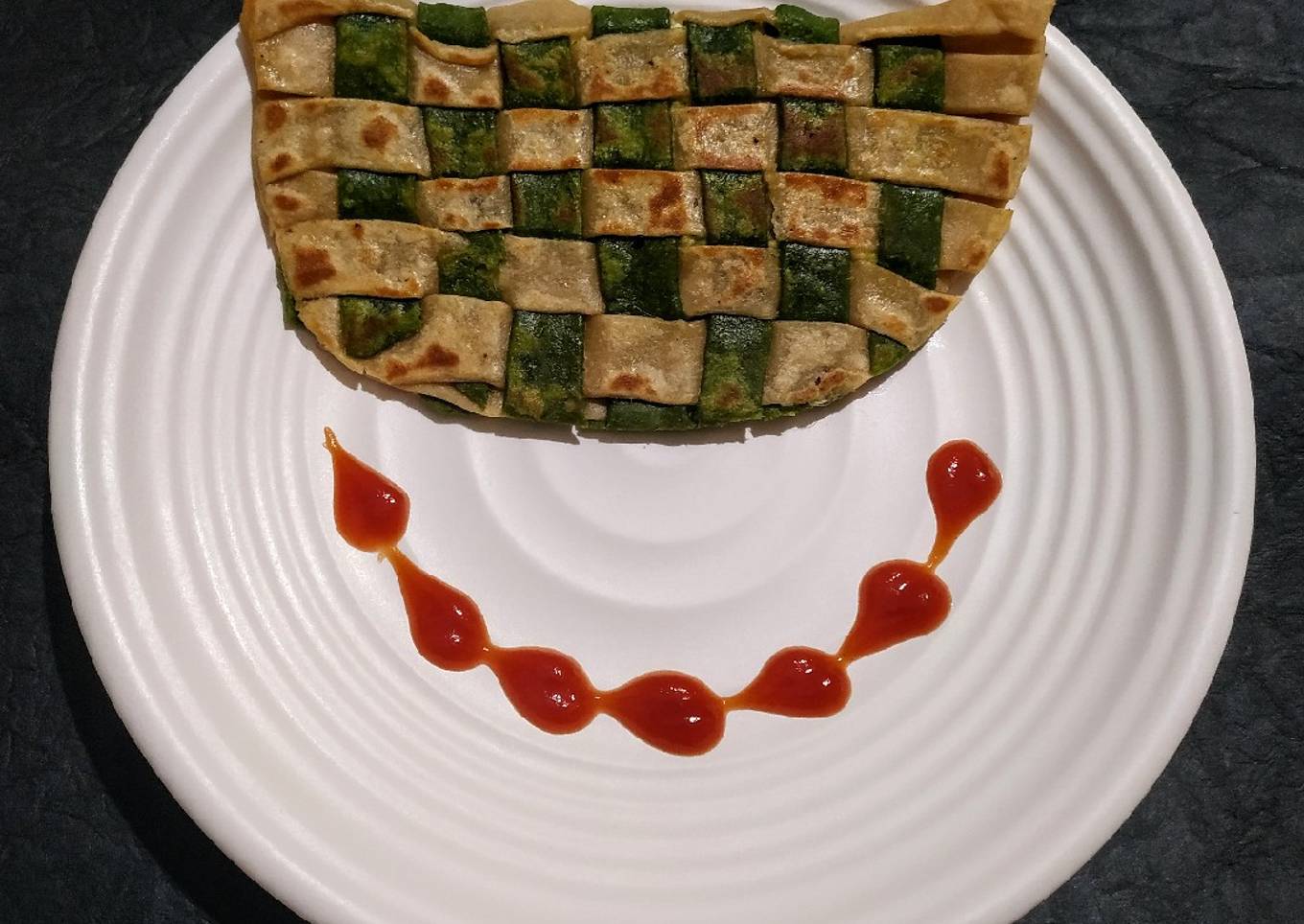 Green veggies stuffed chatai paratha