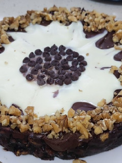 Una foto de Tarta de galletas y chocolate con nueces