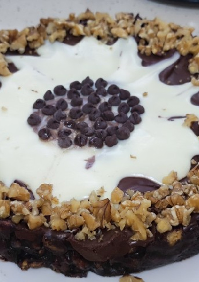 Una foto de Tarta de galletas y chocolate con nueces