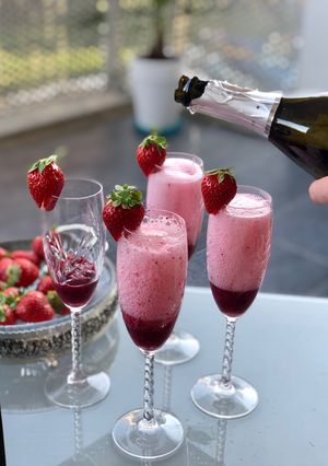 Une photo de Cocktail Rossini - Un cocktail frais, léger, fruité, simple mais chic. (Avec alcool)