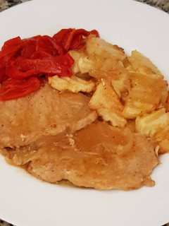 Una foto de Filetes de lomo en salsa de cebolla al vino blanco