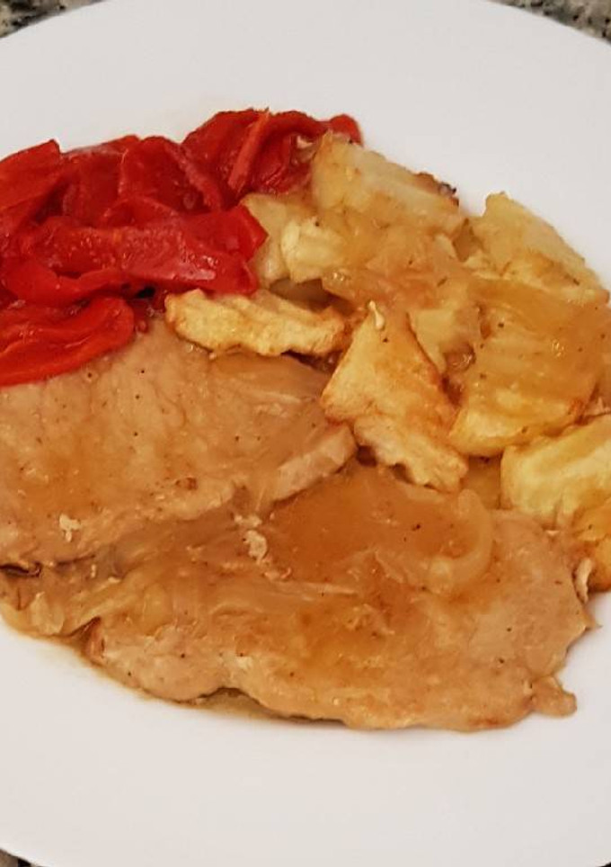 Una foto de Filetes de lomo en salsa de cebolla al vino blanco