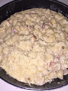 Una foto de Caracoles de pasta con salsa