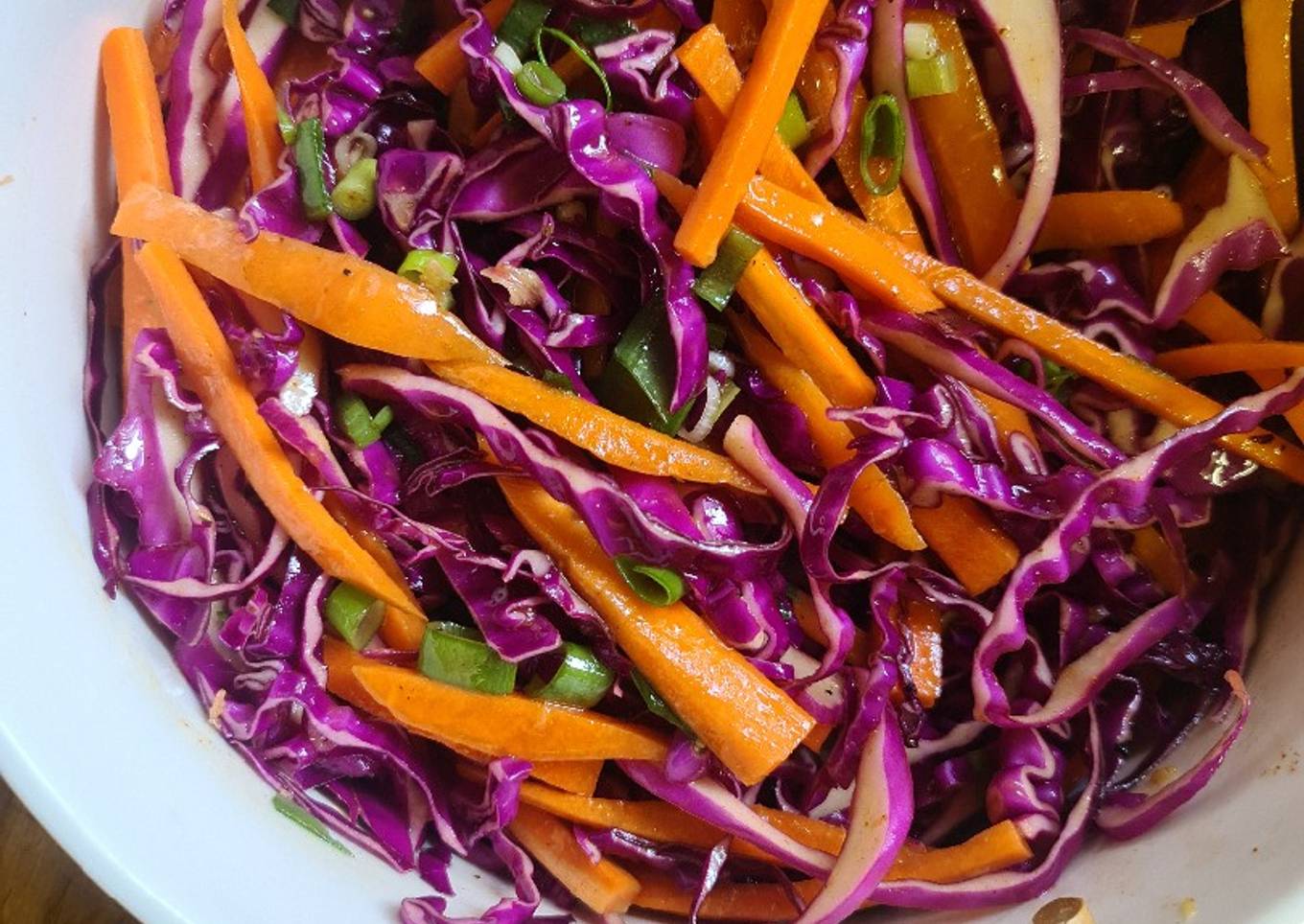 Red cabbage and carrot slaw