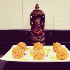 A picture of Motichoor ladoo.