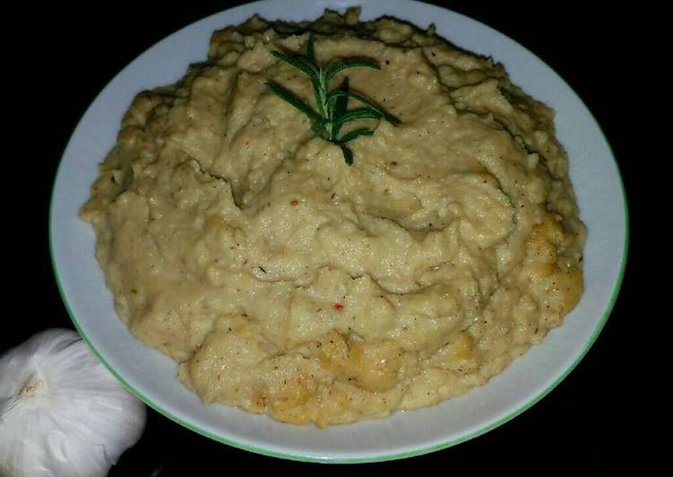 Mike's Creamy Roasted Garlic Spread Mike's Creamy Roasted Garlic Spread