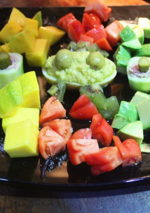 Una foto de Ensalada tropical con pepino y patata