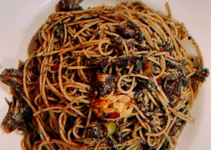 Squid ink pasta (spaghetti tinta cumi)