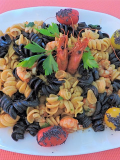 Una foto de Pasta con gambas al ajillo
