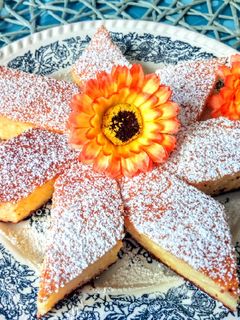 Habkönnyű túrós rombuszok recept fotója