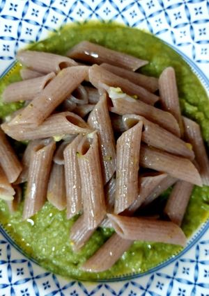 Foto di Penne al grano saraceno su crema di broccoli
