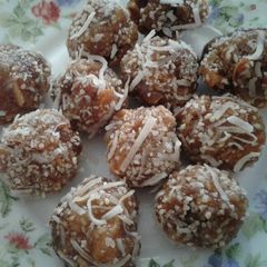 A picture of Dry-fruit Laddoos.