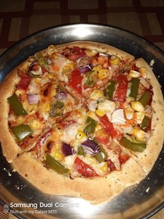 ভেজ পিজ্জা (veg pizza recipe in Bengali) রেসিপির প্রধান ছবি