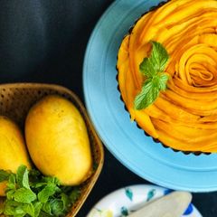 A picture of Baked Mango Cheesecake with Yogurt.