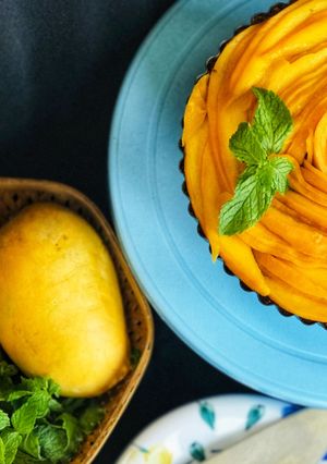 A picture of Baked Mango Cheesecake with Yogurt.