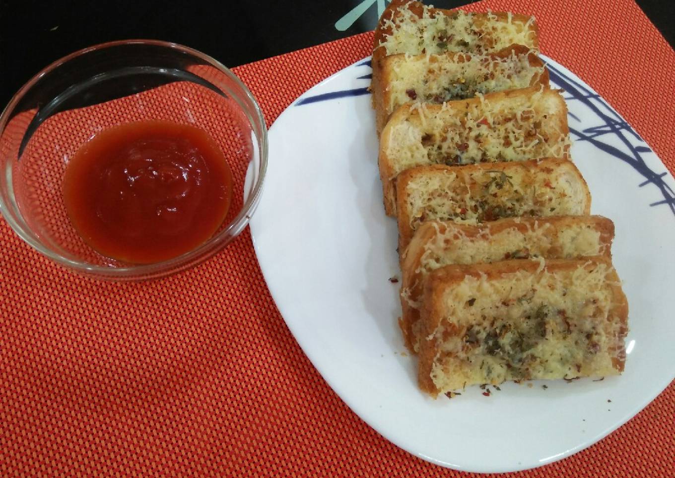 Garlic bread with cheese