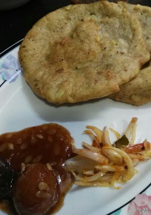 A picture of Aloo ki poori.