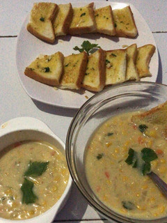 Foto resep Creamy Corn Soup & Garlic Bread