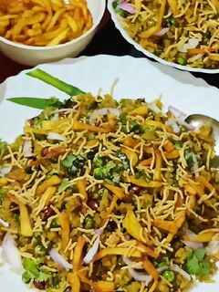मटर पोहा (matar poha recipe in Hindi) रेसिपी मुख्य फोटो