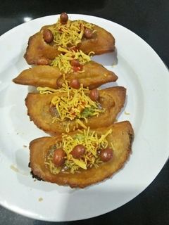 ઘુઘરા (Ghughra in Gujarati Recipe) રેસીપી મુખ્ય ફોટો