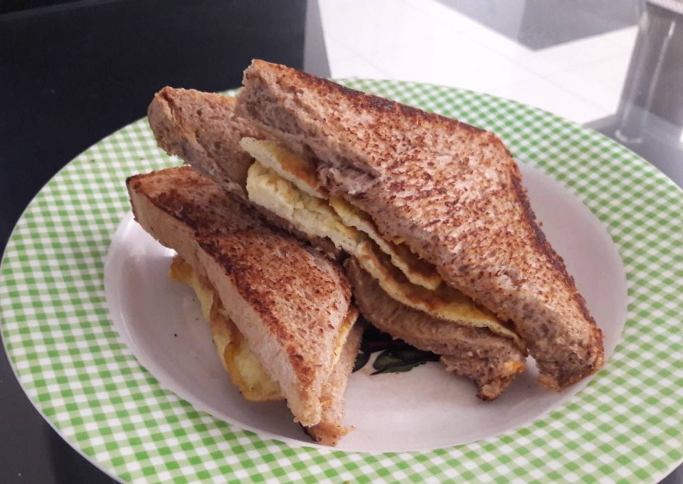 Roti panggang isi telur