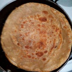 A picture of Brown chapatis.