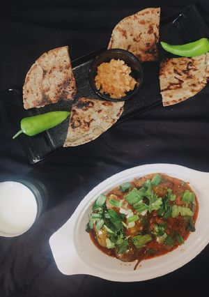 ભરેલા રીંગણ (Bharela Ringan Recipe In Gujarati) રેસીપી મુખ્ય ફોટો