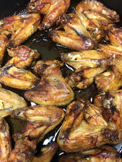 Una foto de Alas de pollo con salsa de soya