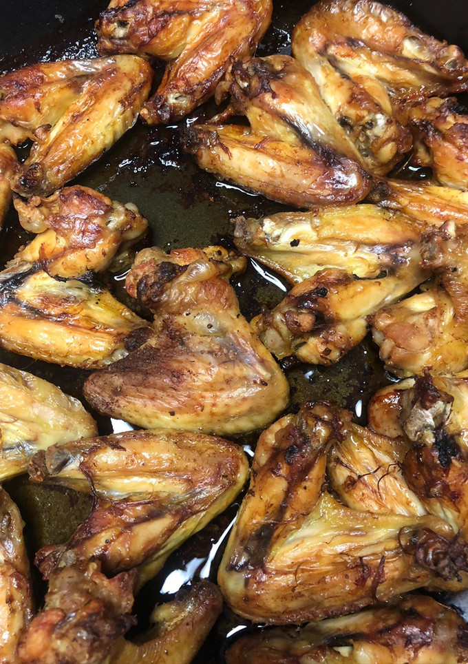 Una foto de Alas de pollo con salsa de soya