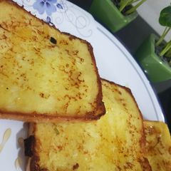 A picture of French Toast.