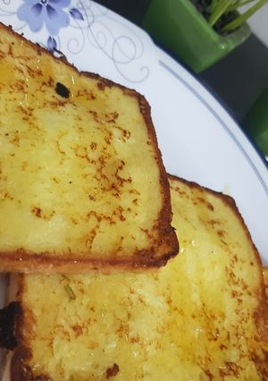 A picture of French Toast.