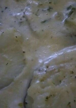 Una foto de Papas en mantequilla y brócoli