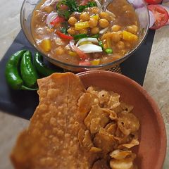 A picture of Khathiawari Choley chat.