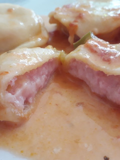 Una foto de Sorrentinos de jamón y queso