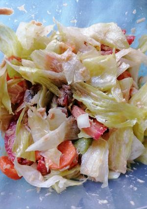 Una foto de Salad for one. Ensalada Crujial