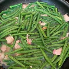 A picture of Skillet Fresh Green Beans.