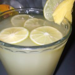 Ginger and lemon drink A picture of Ginger and lemon drink.