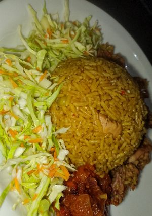 صورة لوصفة أرز البصل البني والليمون مع الدجاج (Afro-Arebian Chicken Fried Rice)