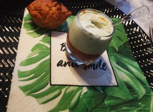 Une photo de Verrines de chutney de tomates et crème de feta