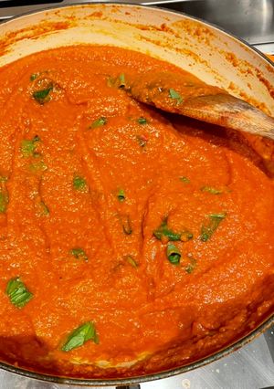 A picture of Silky smooth tomato sauce.