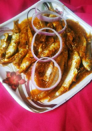 A picture of Sorshe Hilsha Maach Curry.