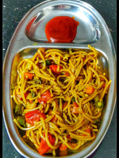 சிகப்பு அரிசி நூடுல்ஸ்(red rice noodles recipe in tamil) செய்முறை முக்கிய புகைப்படம்