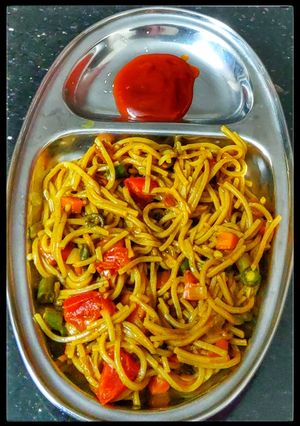 சிகப்பு அரிசி நூடுல்ஸ்(red rice noodles recipe in tamil) செய்முறை முக்கிய புகைப்படம்