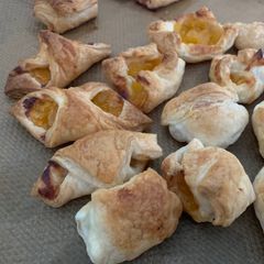 A picture of Pineapple puff pastry.