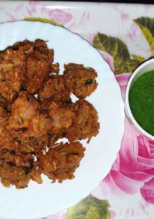 A picture of Lauki pakore with leftover rice.