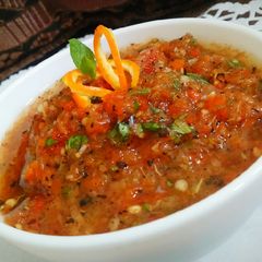 A picture of Roasted Tomato and Capsicum chutney with Orange.