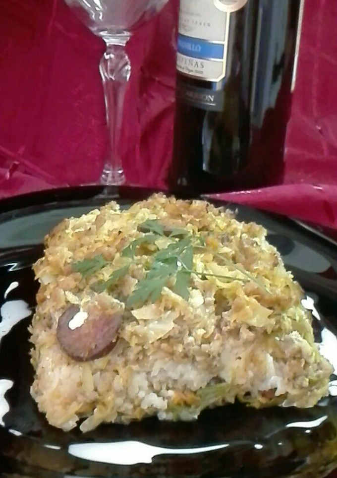 Una foto de Pastel de repollo con carne picada y chorizo