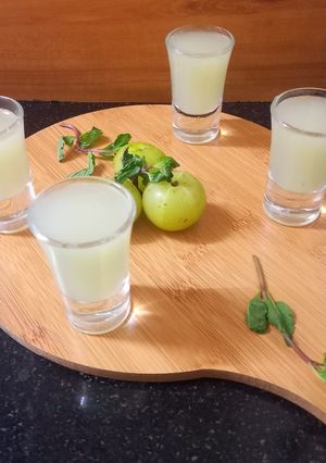 આમળા મિન્ટ ડ્રીંક શોટ્સ (Amla Mint Drink Shots Recipe In Gujarati) રેસીપી મુખ્ય ફોટો