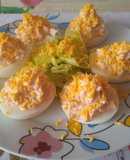 Huevos rellenos de jamón cocido