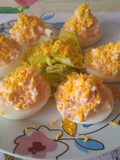 Una foto de Huevos rellenos de jamón cocido